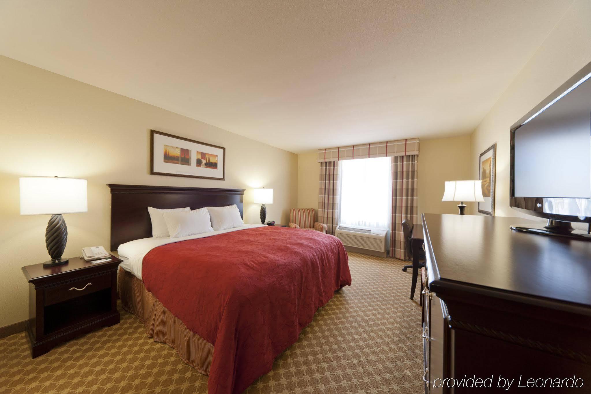 & - By Ihg 3* Barstow