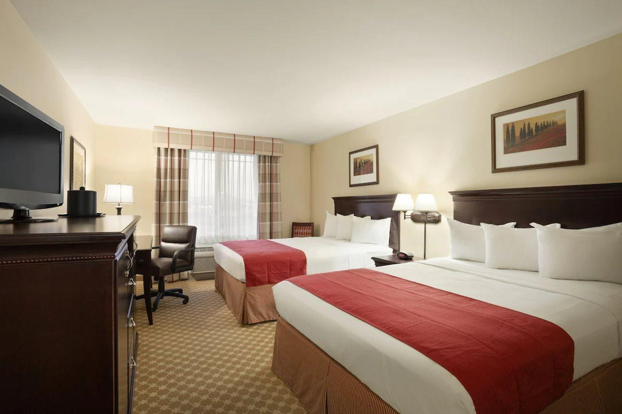 & - By Ihg Hotel