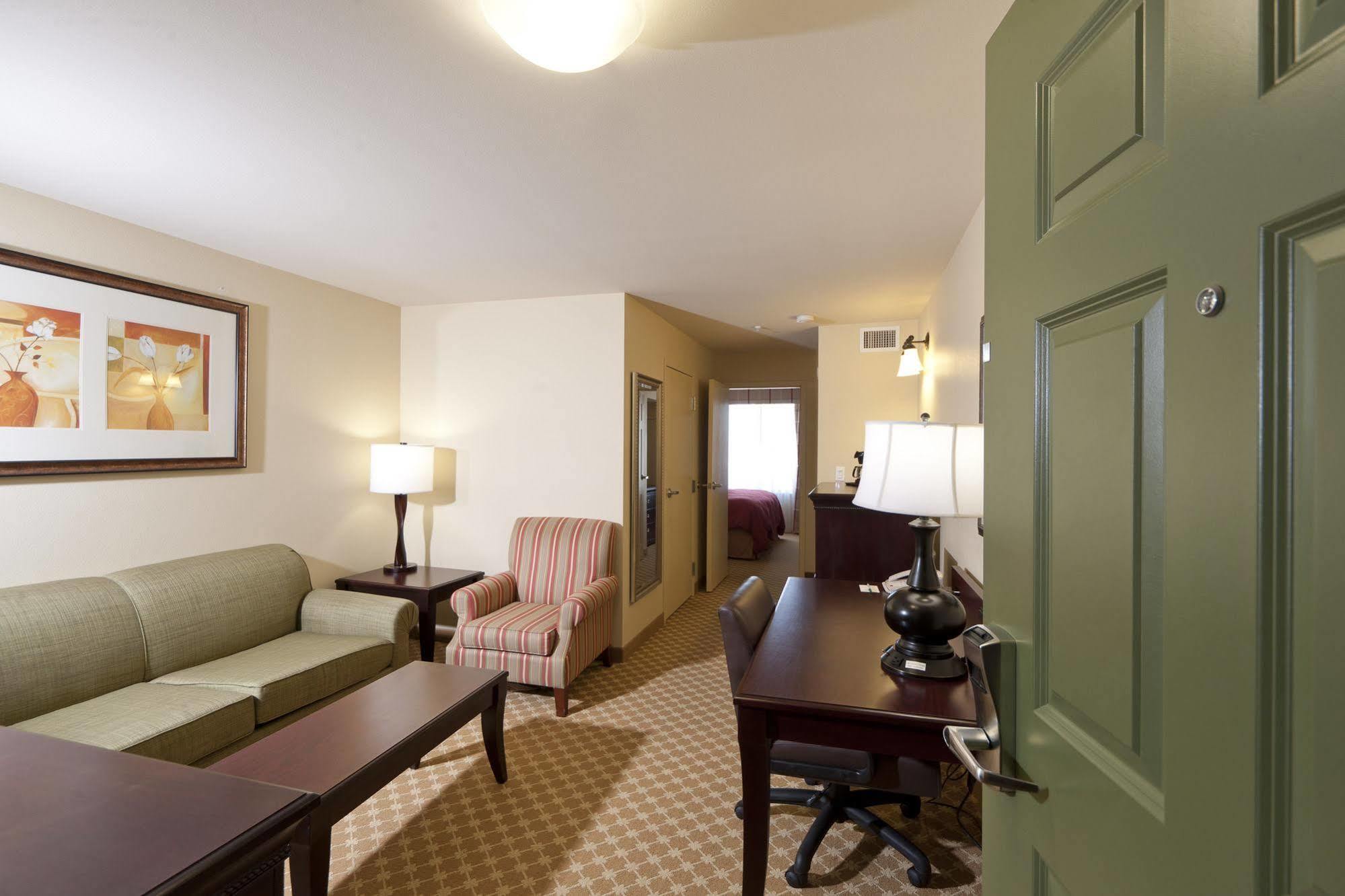 & - By Ihg Barstow