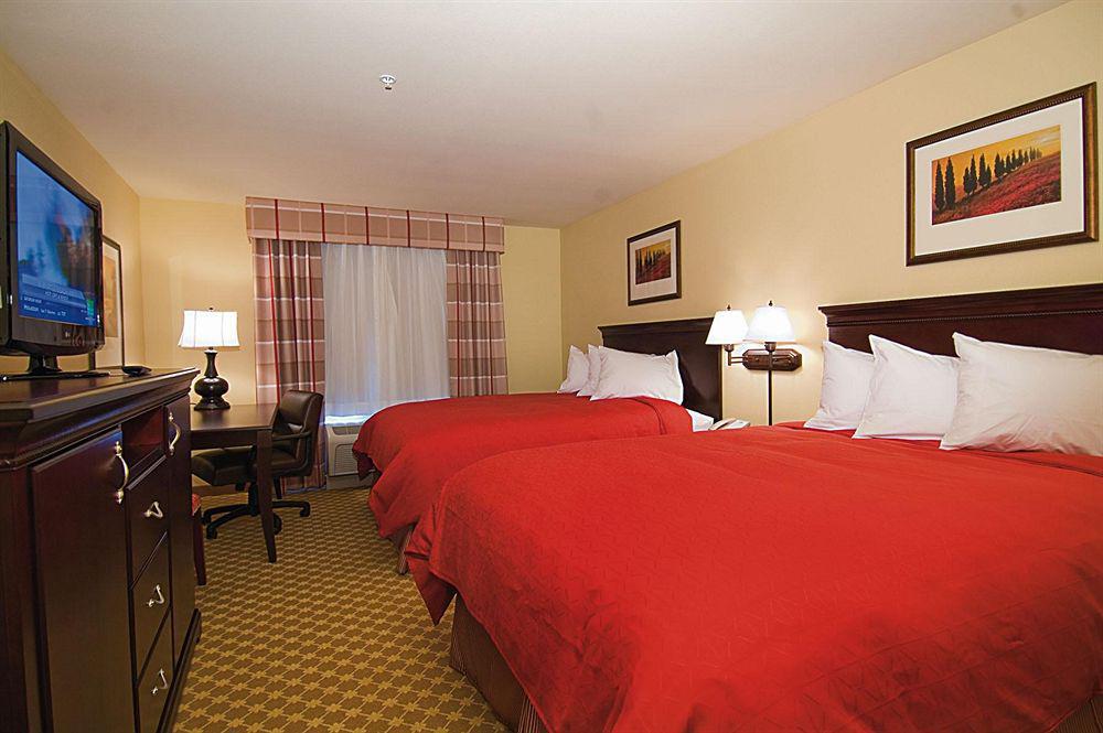 & - By Ihg Barstow